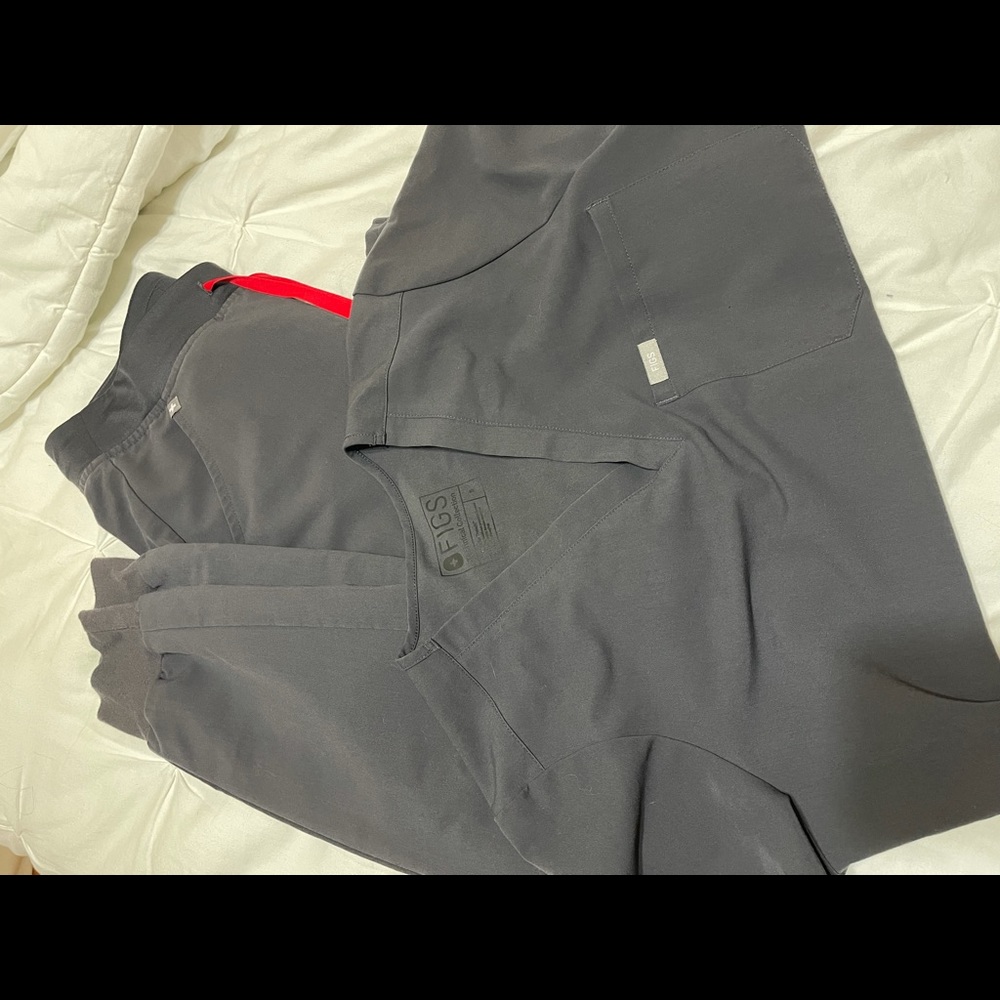 Figs Charcoal Scrub Set